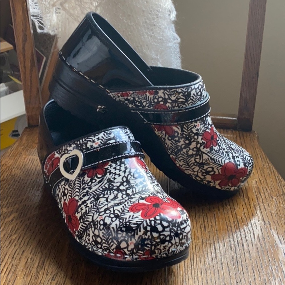 Koi’s by Sanita size 37 preowned worn a few times